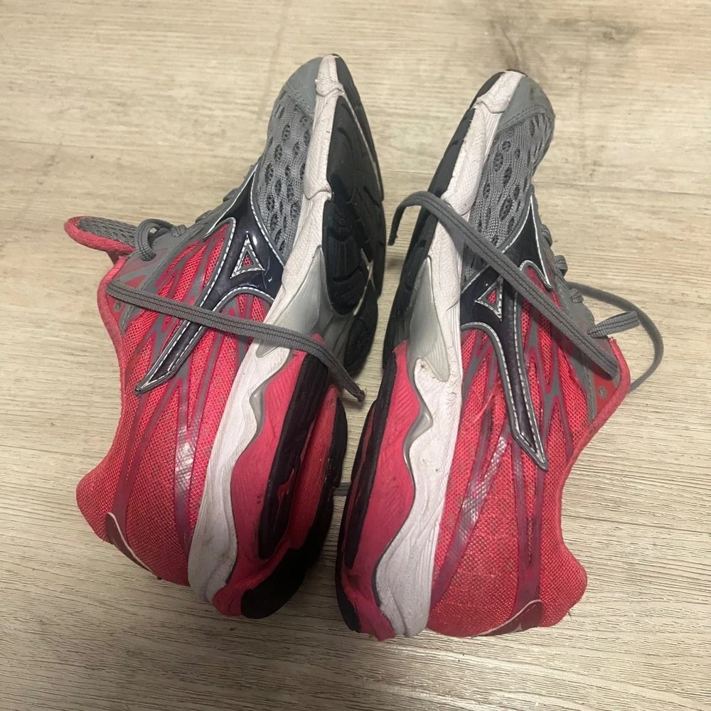 Womens Mizuno Wave Catalyst 2 Running Shoes Gray Pink‎ Athletic Sneakers Sz 7
